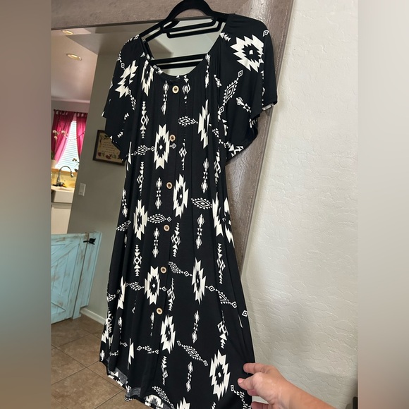 HEIMISH USA Dresses & Skirts - Aztec Print Midi Dress with Pockets Heimish USA Sizes Large & 3X NEW